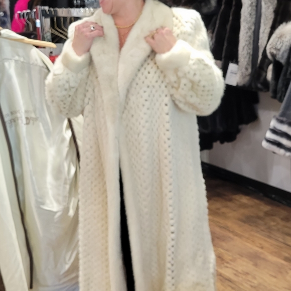 Mink coat Dicker and Dicker of Beverly Hills - Picture 7 of 7